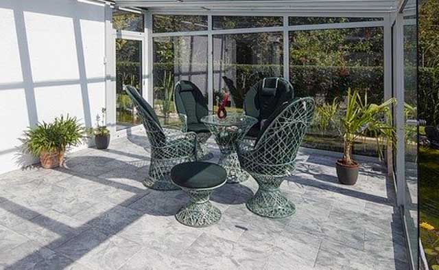Gartenmöbel Set im Wintergarten