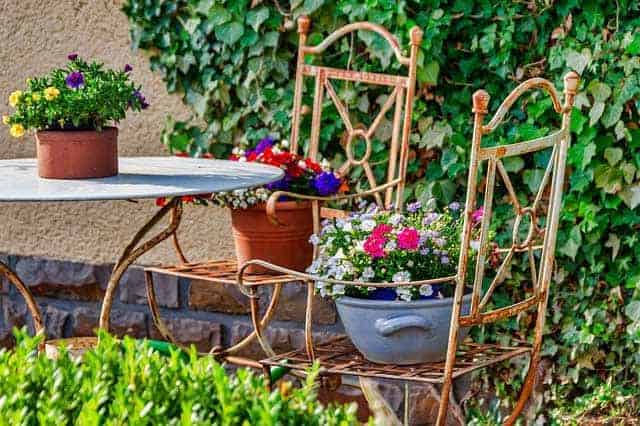 Gartentisch mit Stühlen