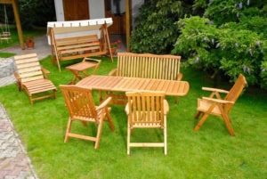 Gartenmöbelset aus Holz (depositphotos.com) Gartenmöbelset aus Holz (depositphotos.com)